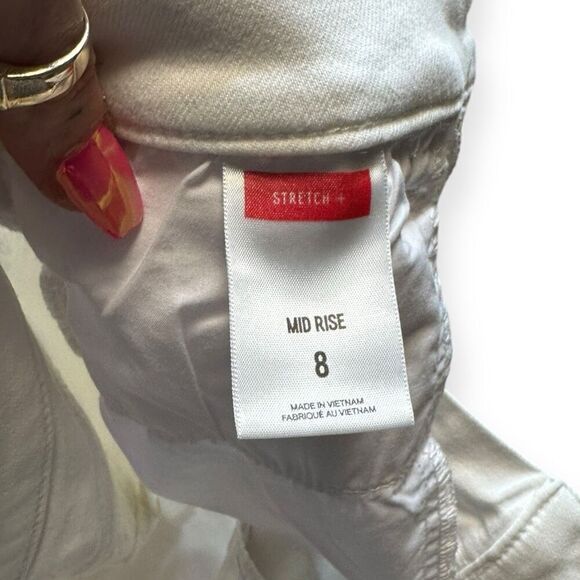 Express Women's White Mid Rise Stretch Raw Hem Distressed Shorts Size 8 - Picture 4 of 5